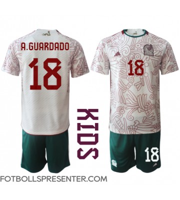 Mexiko Andres Guardado #18 Bortatröja Barn VM 2022 Kortärmad (+ korta byxor)